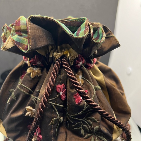 HANDMADE DRAWSTRING SILK JEWELRY POUCH /EMBROIDERY DESIGNS - Picture 3 of 5